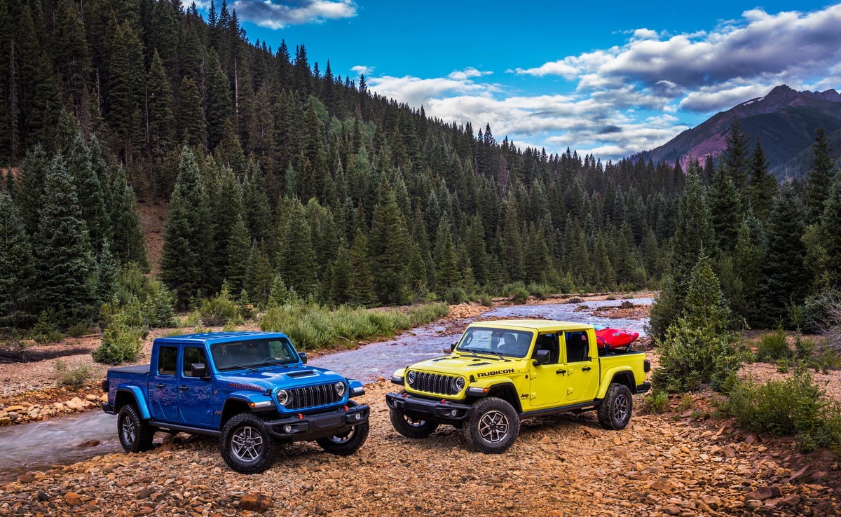 View Exterior Photos of the 2024 Jeep Gladiator