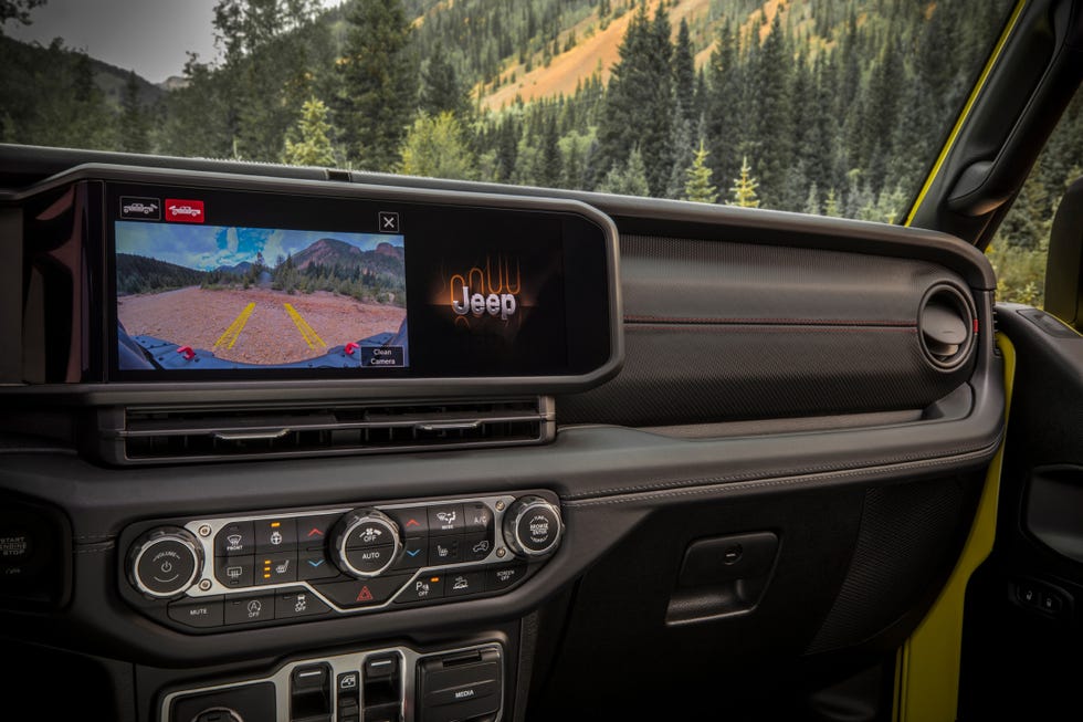 2024 jeep gladiator interior