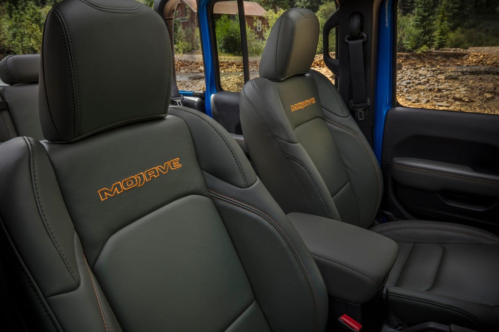 2024 jeep gladiator interior