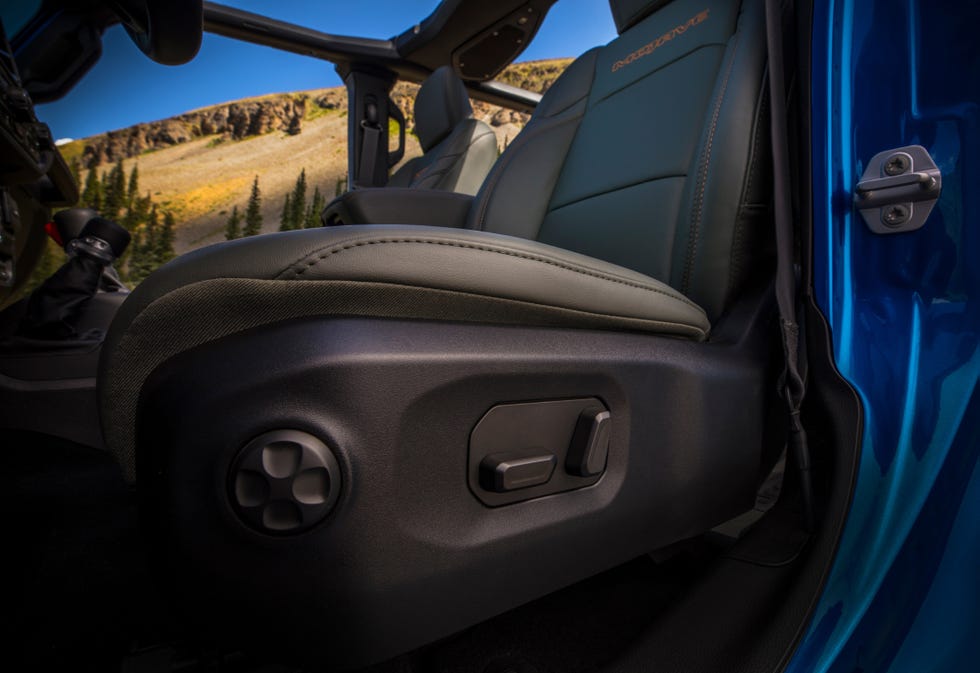 2024 jeep gladiator interior