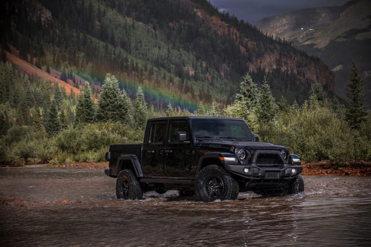 2024 Jeep Gladiator Sport 4x4 Features and Specs