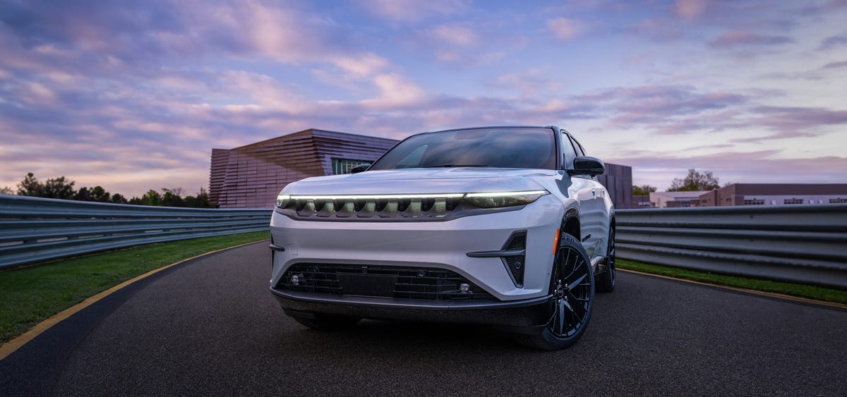 See Exterior Photos of the 2024 Jeep Wagoneer S Launch Edition