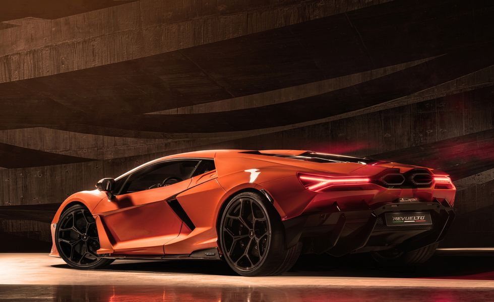 Lamborghini Revuelto Hybrid Supercar Is New Aventador: Specs, Photos, Range  - Bloomberg
