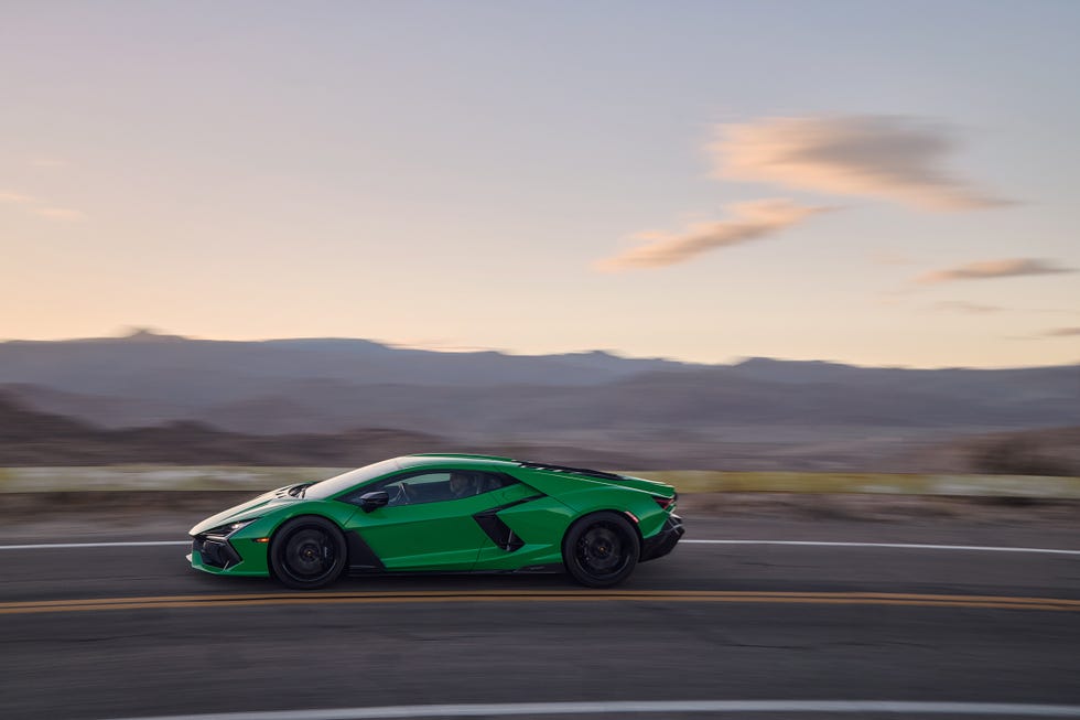 2024 lamborghini revuelto