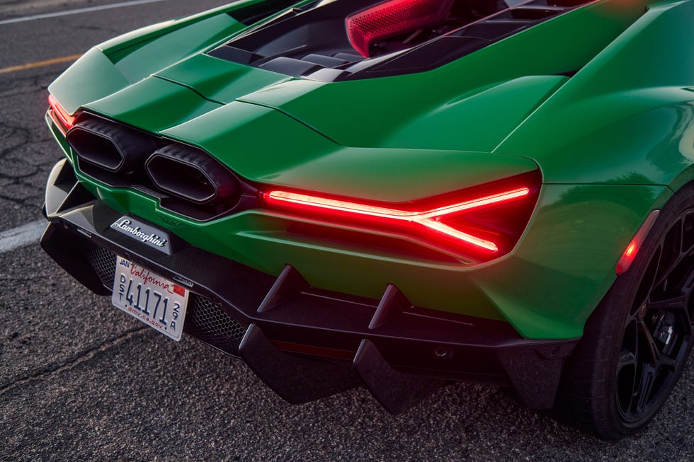 2024 lamborghini revuelto