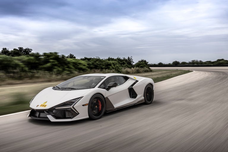 2025 lamborghini revuelto