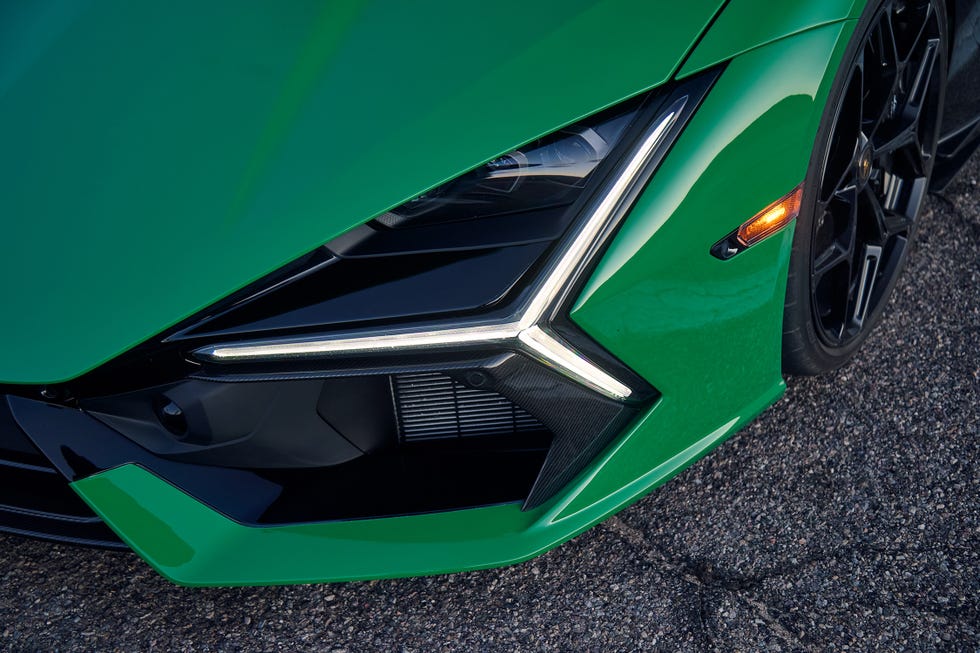 2024 lamborghini revuelto