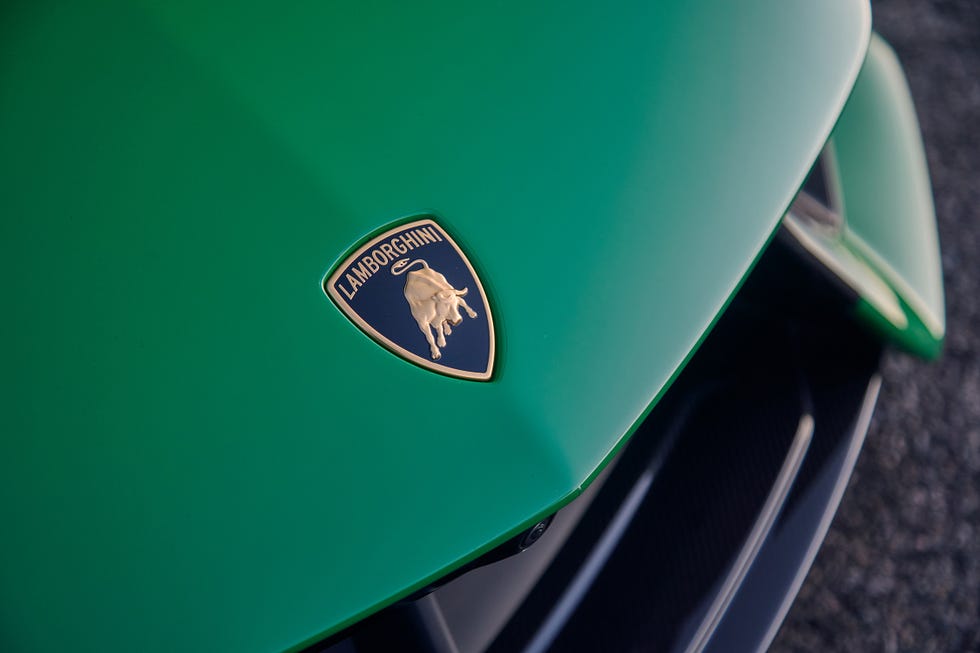2024 lamborghini revuelto