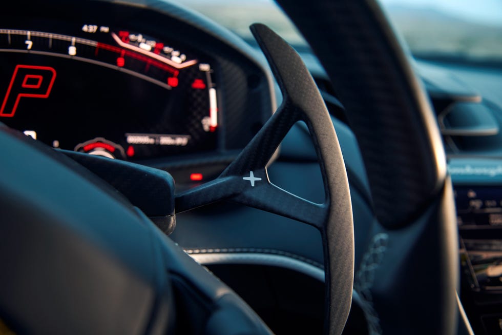 2024 lamborghini revuelto