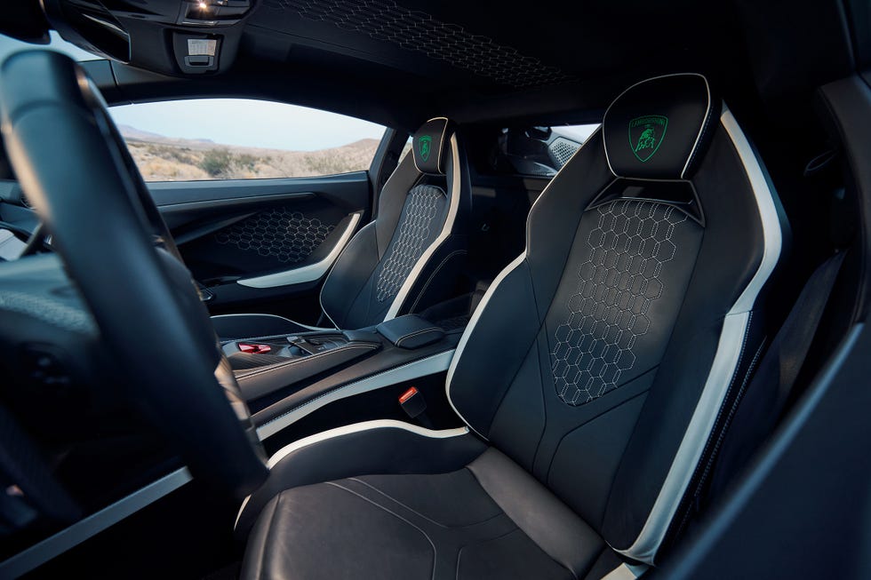 2024 lamborghini revuelto