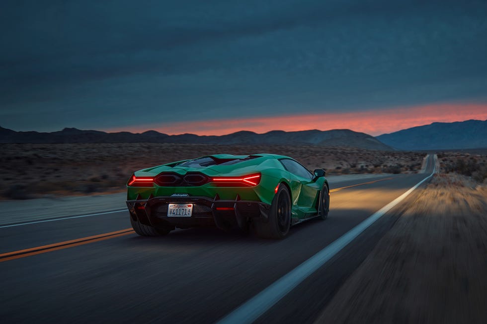 2024 lamborghini revuelto