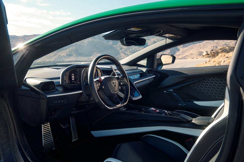 2024 lamborghini revuelto