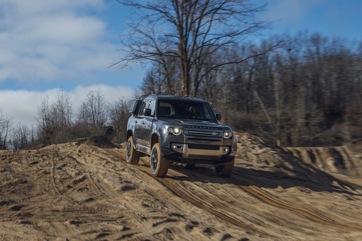 2024 Land Rover Defender 130 adds V8, new Outbound 5-seat version - Autoblog