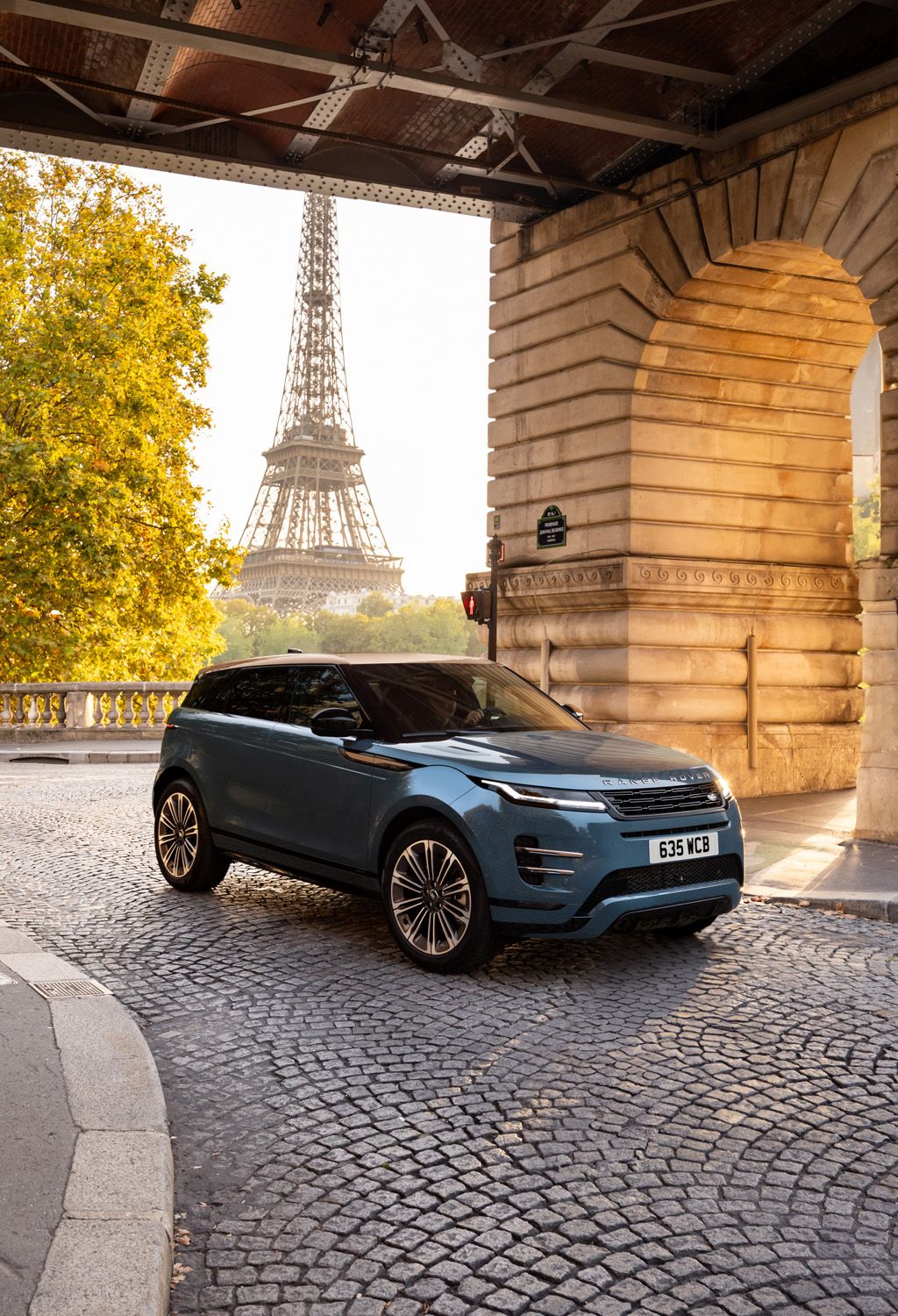 2024 Range Rover Evoque First Drive Review: A Designer Crossover for the  Trendy Crowd