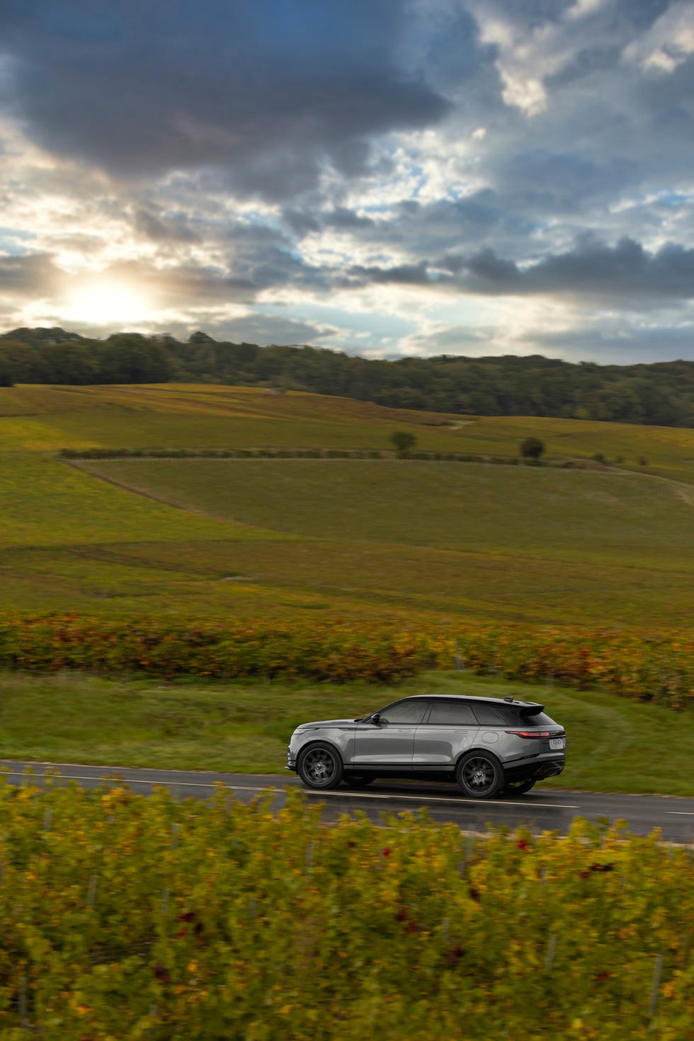 2024 Range Rover Velar Remains a Fancy Confection