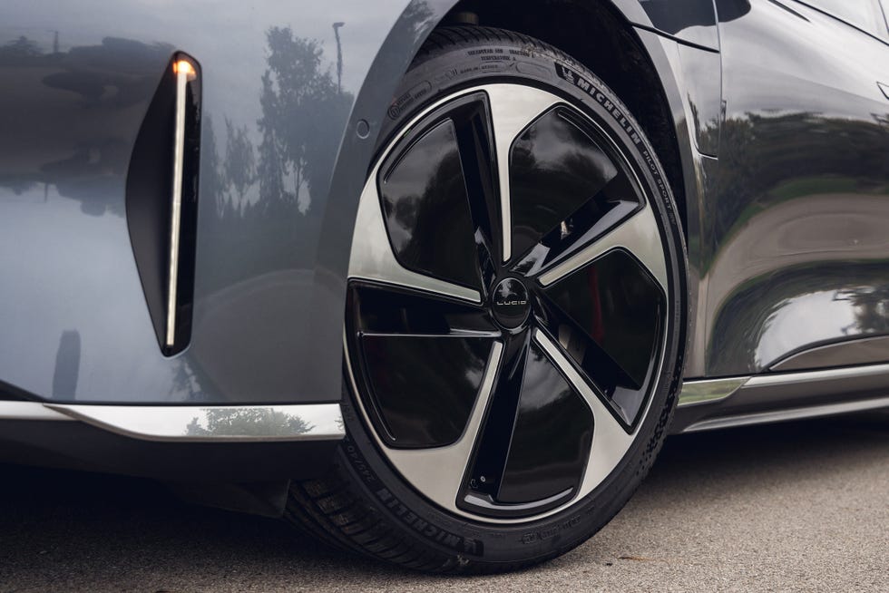2024 lucid air pure rwd