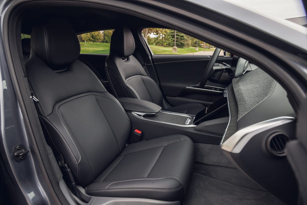 2024 lucid air pure rwd