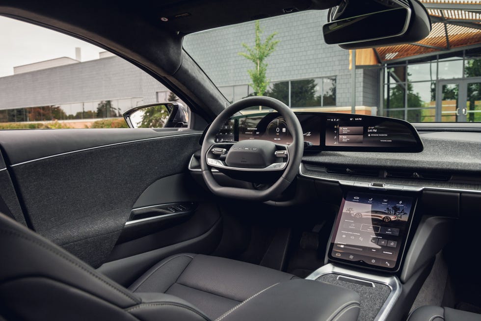 2024 lucid air pure rwd