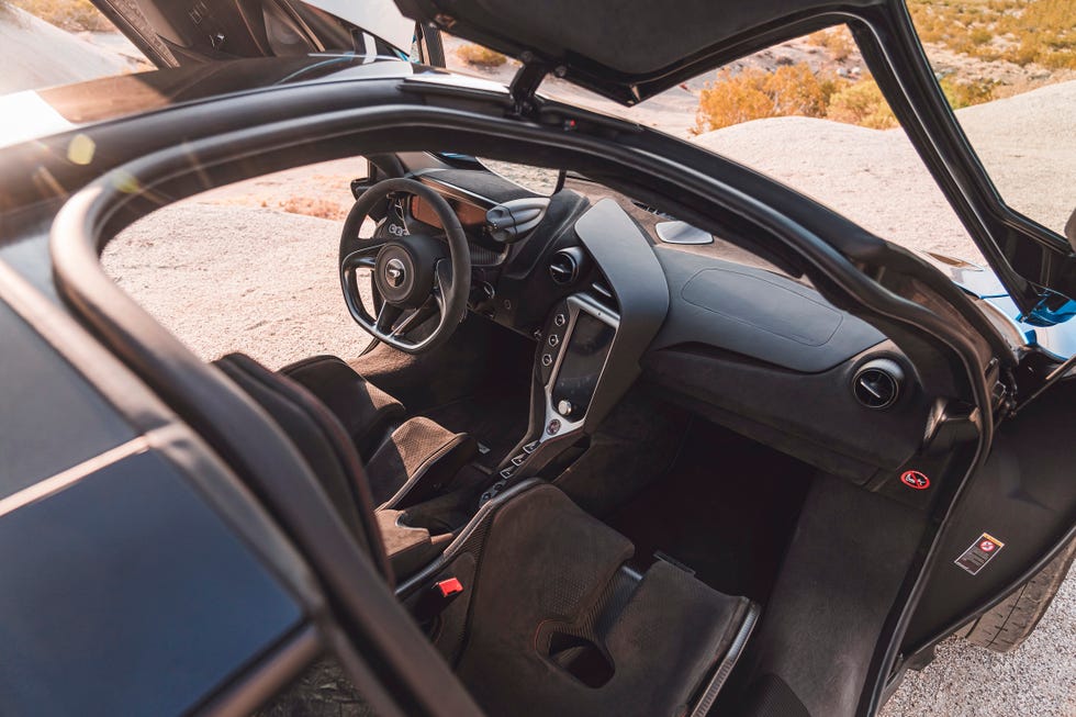 2025 mclaren 750s interior