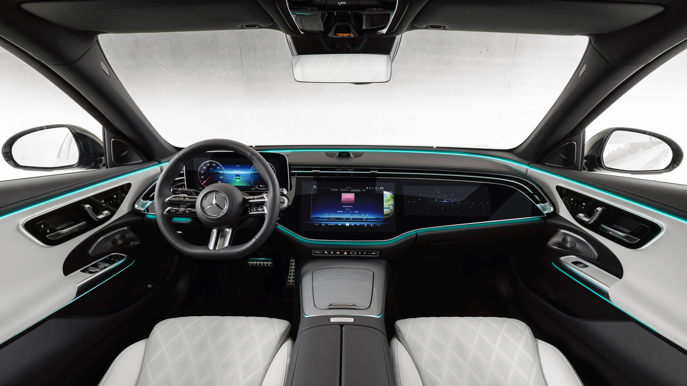 The Superscreen in the E-class sedan