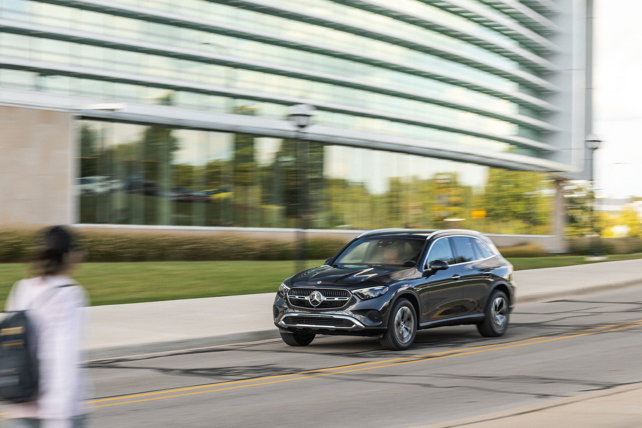 View Exterior Photos of the 2025 Mercedes Benz GLC350e Hybrid