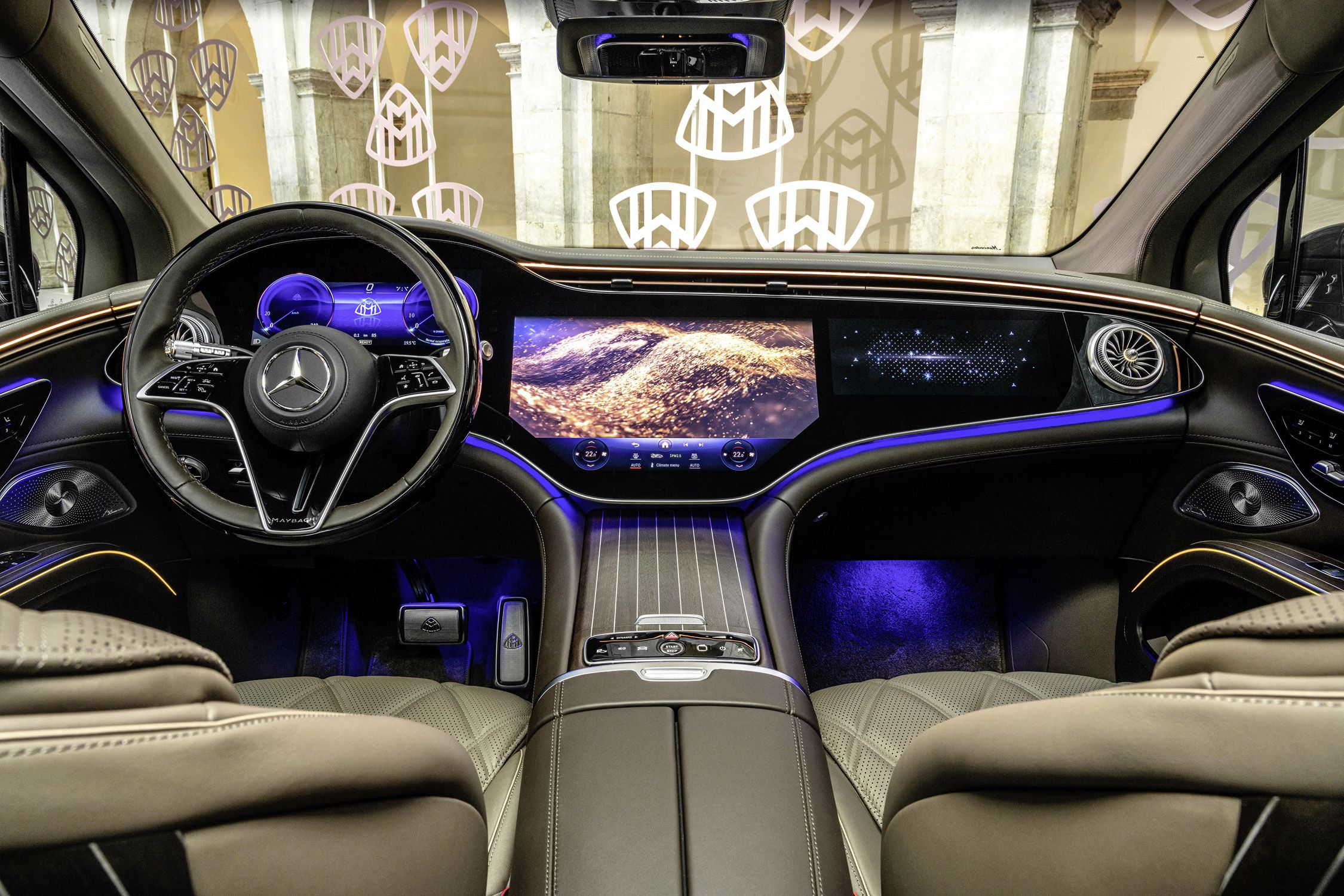 Progressive and luxurious: the interior of the new EQS SUV
