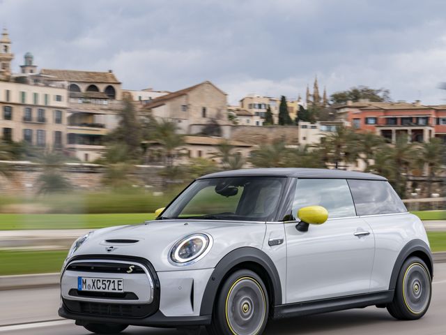 Forhøre Torden presse 2024 Mini Cooper Electric Review, Pricing, and Specs