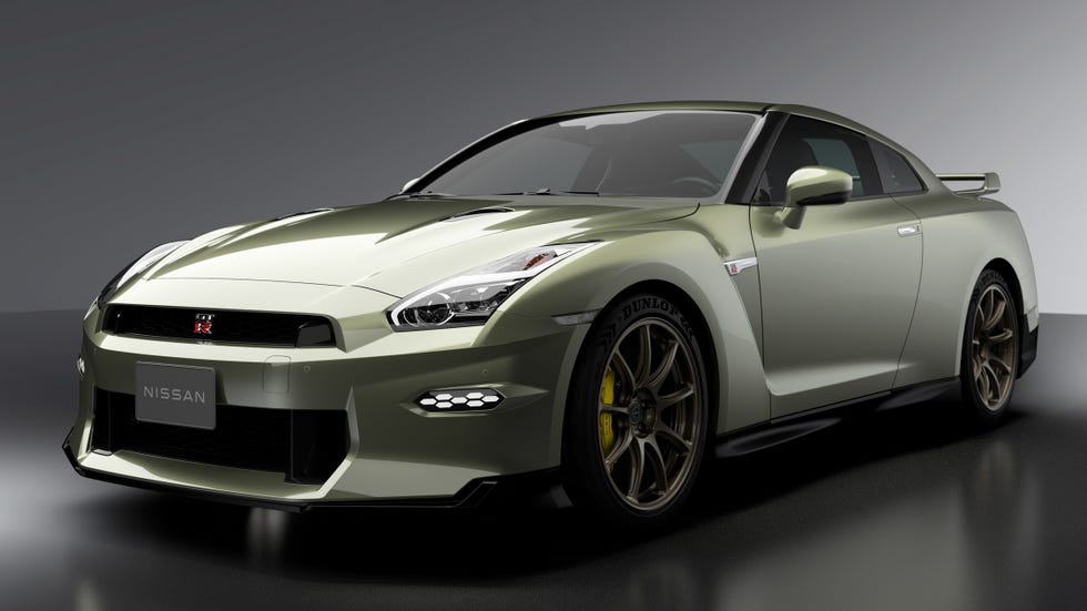 2024 Nissan GT-R 2024 Maserati GranTurismo vs Nissan GT-R