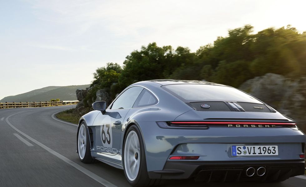 2023 Porsche 911 GT3 RS Has 518 HP and Insane Aero Elements