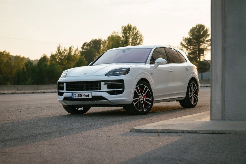 2024 BMW XM vs Porsche Cayenne Turbo