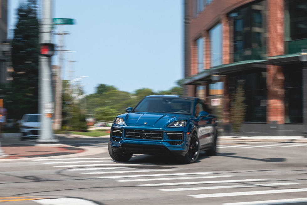 2024-porsche-cayenne-turbo-e-hybrid-592-