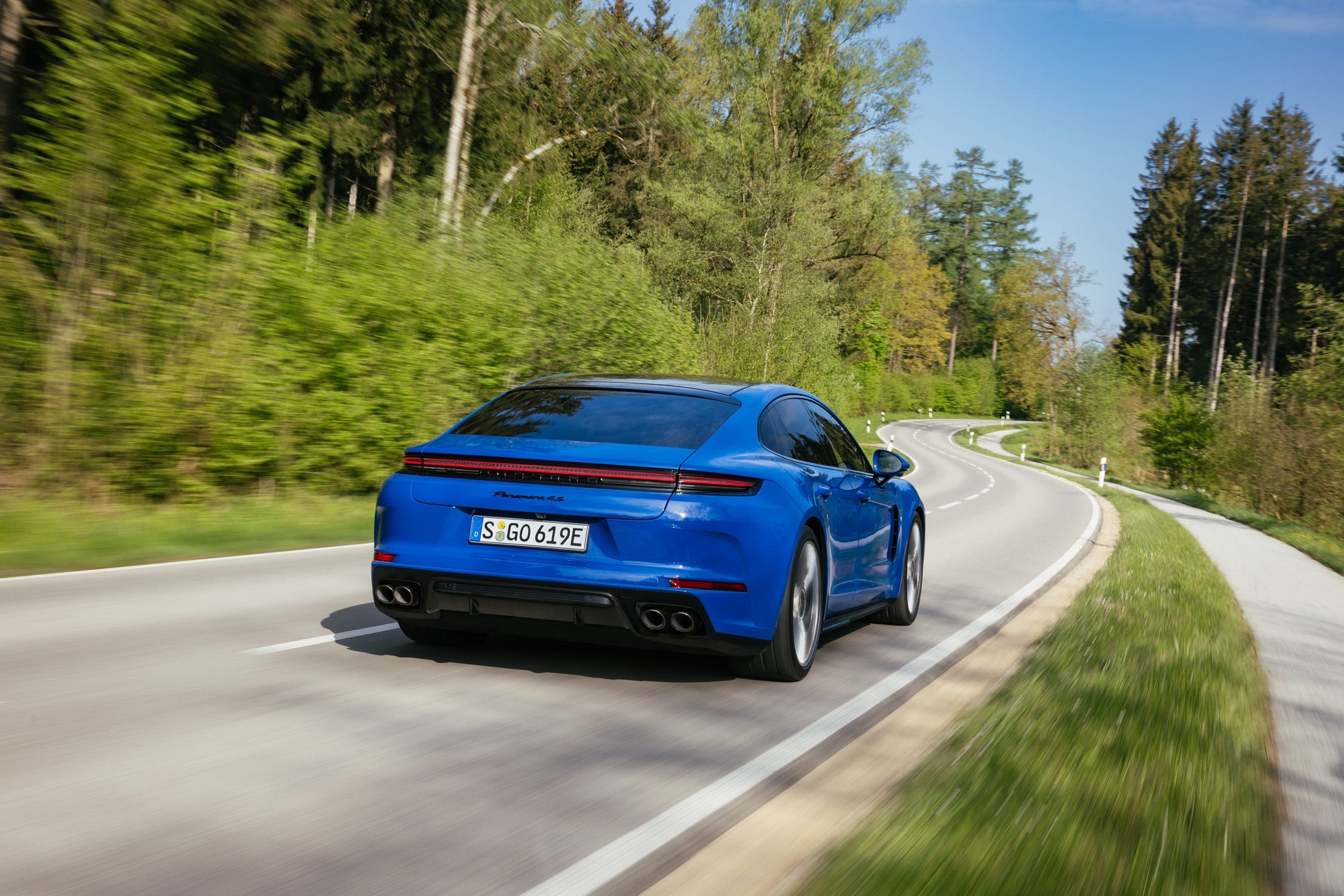 View Photos of the 2025 Porsche Panamera 4 EHybrid/4S EHybrid