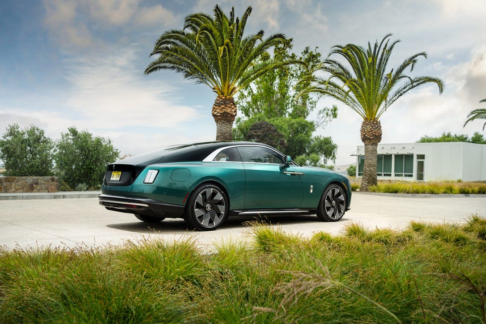 Rolls Royce unveils first electric vehicle | 2024 Rolls-Royce Spectre ...