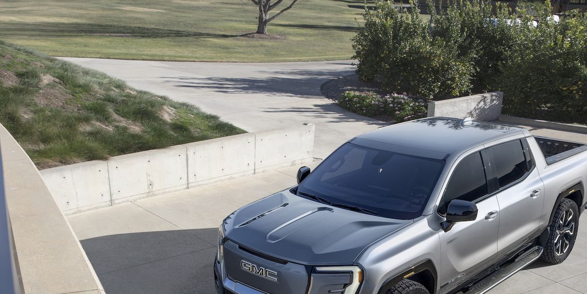 2024-gmc-sierra-ev-is-a-less-extreme-hummer-ev-and-the-first-electric-denali