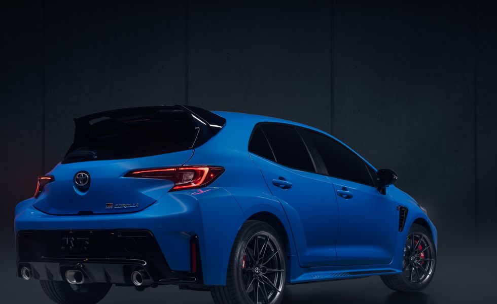 https://hips.hearstapps.com/hmg-prod/images/2024-toyota-gr-corolla-circuit-edition-104-648cad3e00742.jpg?crop=0.818xw:0.750xh;0.0523xw,0.152xh&resize=980:*
