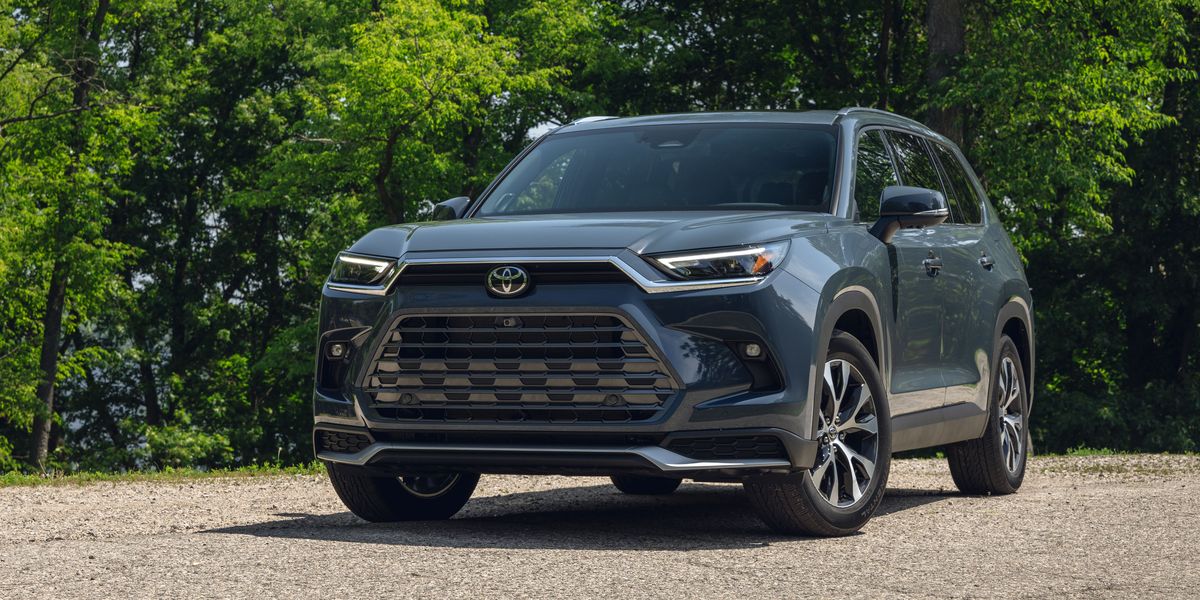 View Photos of the 2024 Toyota Grand Highlander