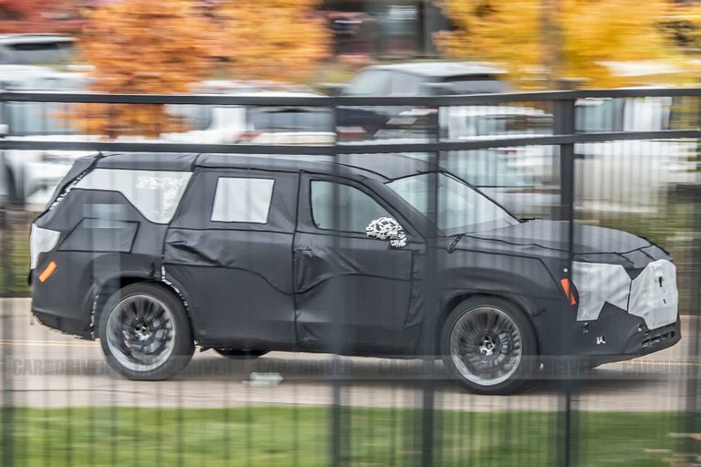 2024 Toyota Grand Highlander Shows Newfound Length in Spy Photos