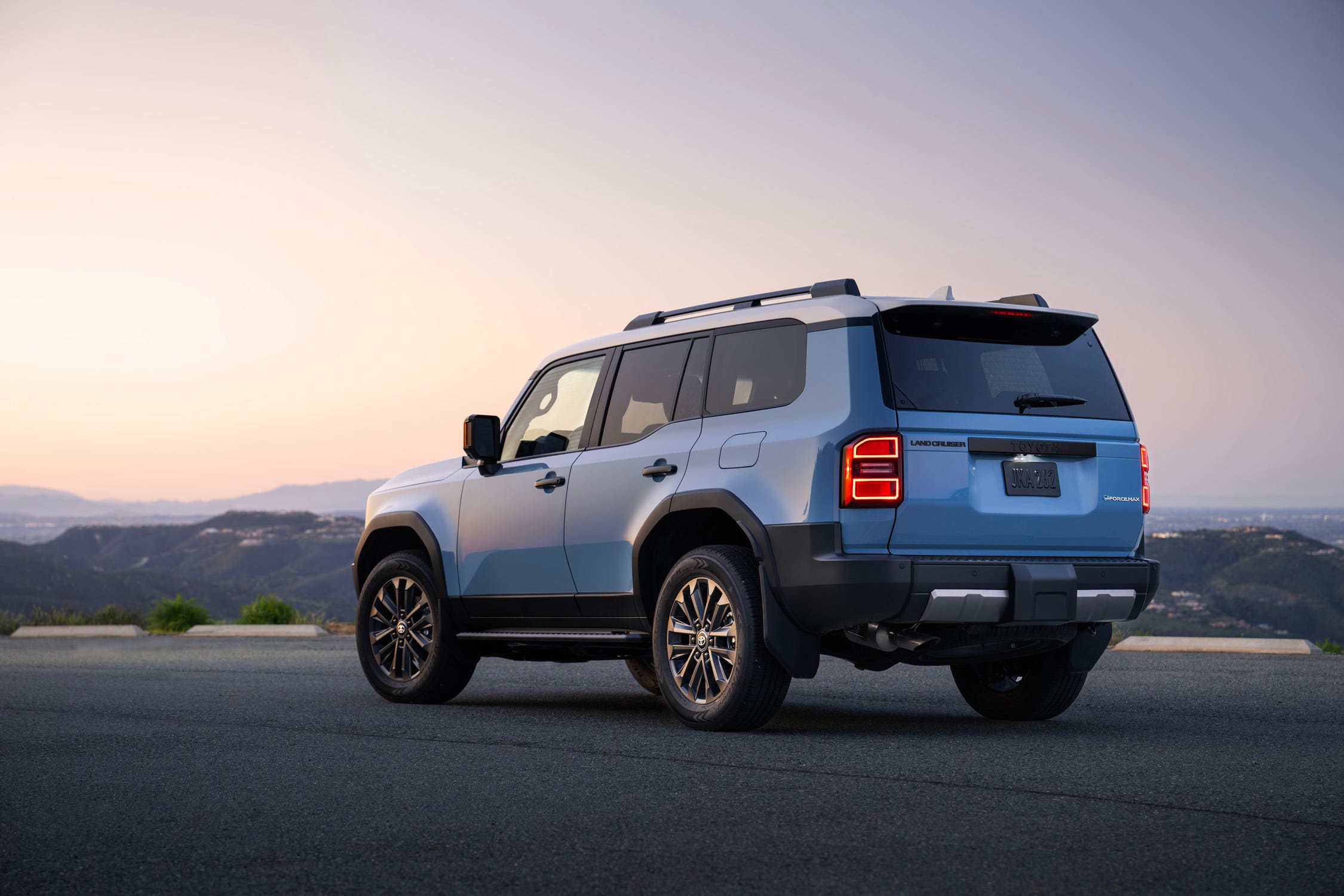 Toyota Land Cruiser Hybrid 2025 Back