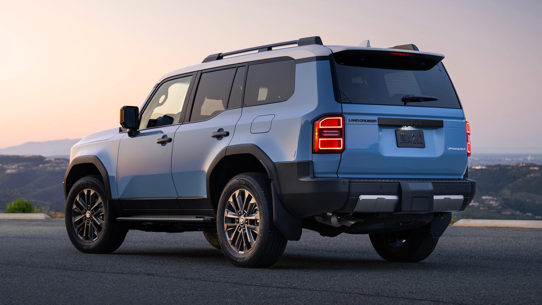 Toyota Land Cruiser Hybrid 2025 Back