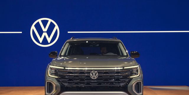 View Photos of the 2024 Volkswagen Atlas