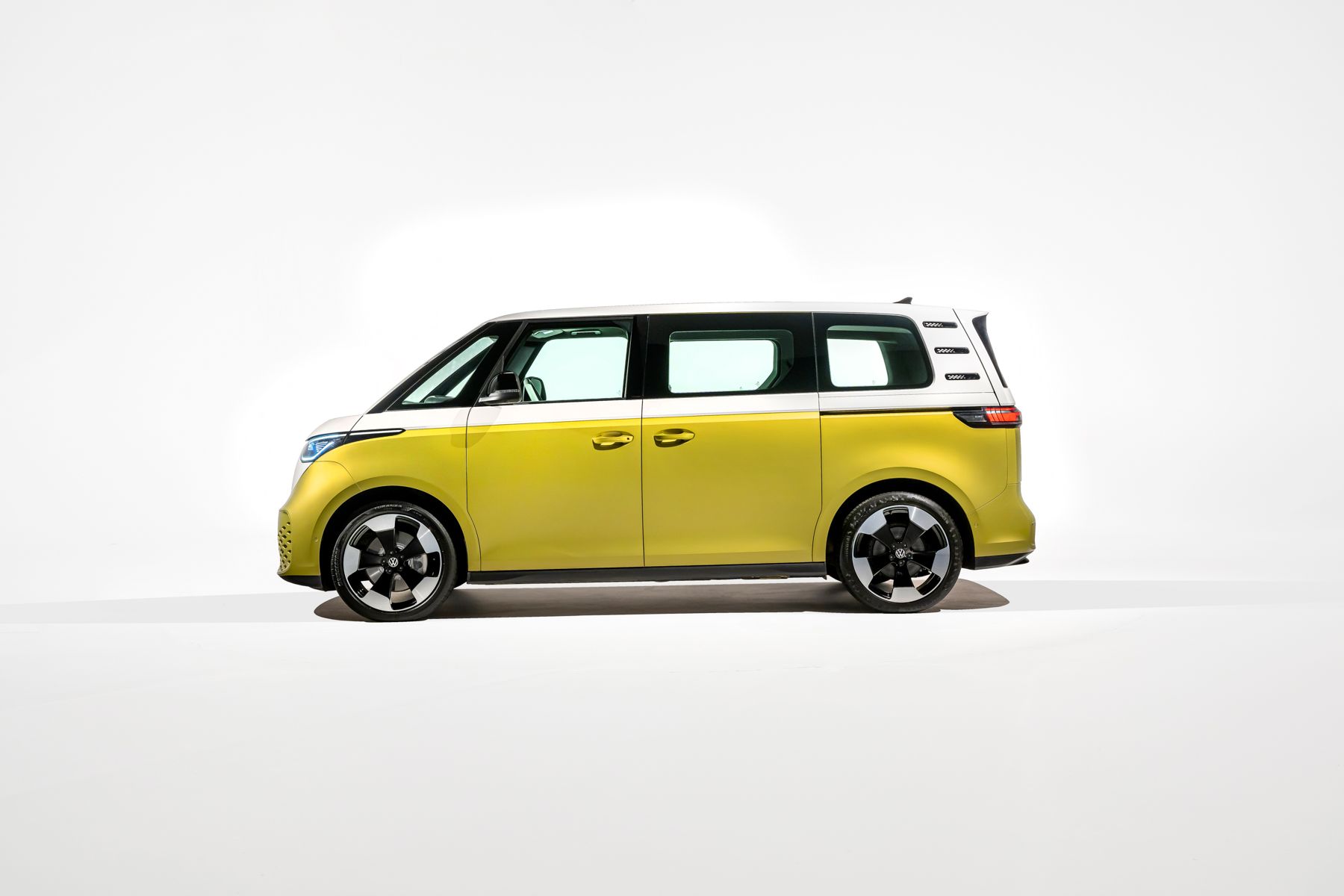 VW unveils its electric Microbus for America