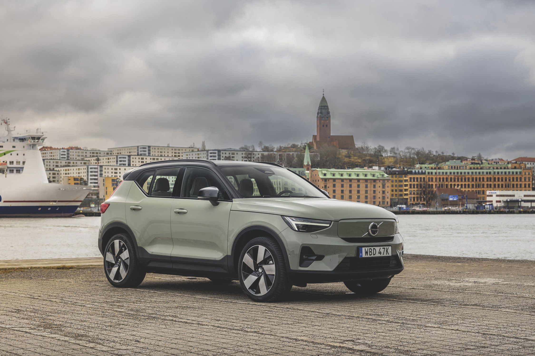 2024 Volvo XC40 Recharge AWD Goes Farther, Quickly