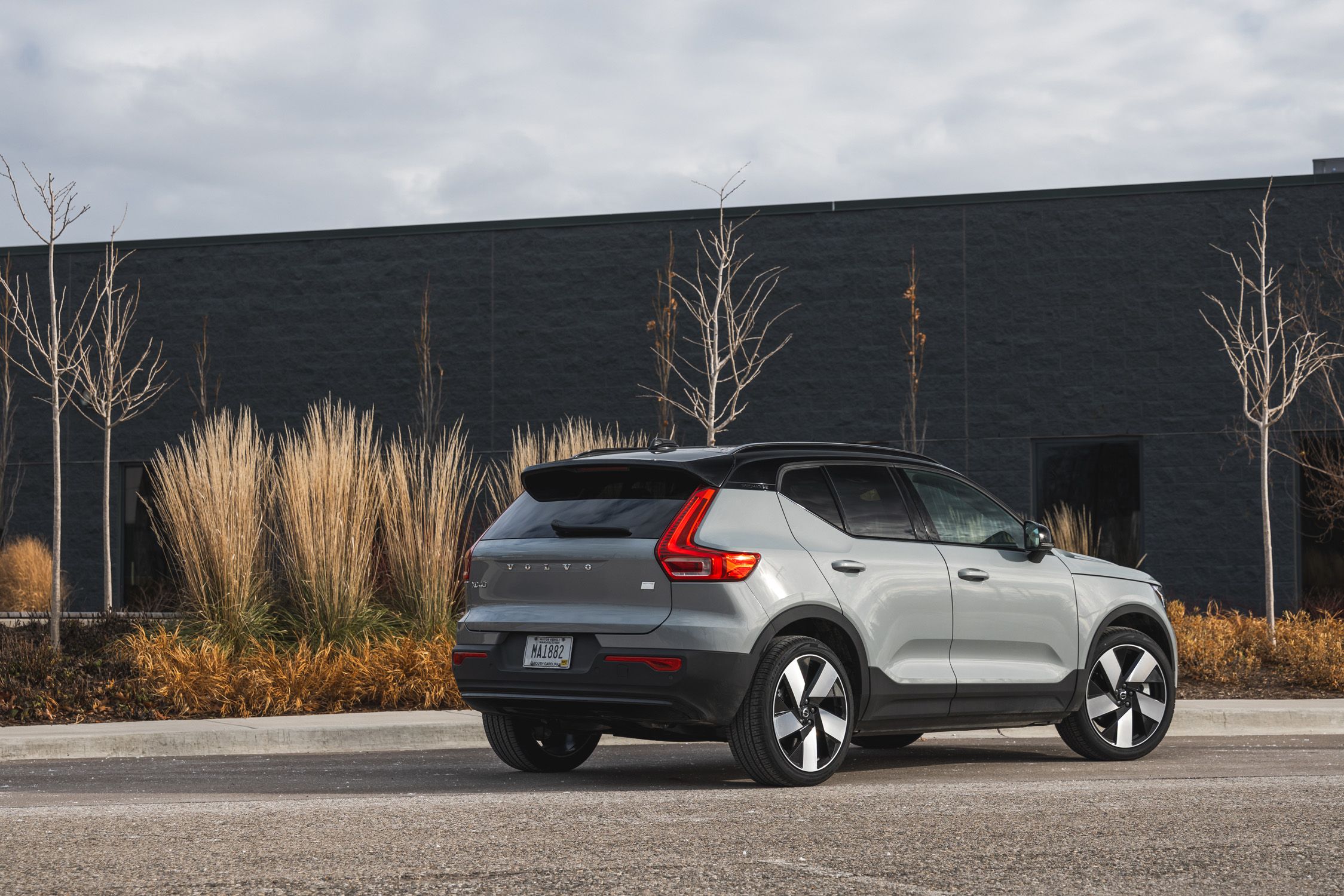 Volvo XC40 Recharge Price - Images, Colours & Reviews - CarWale