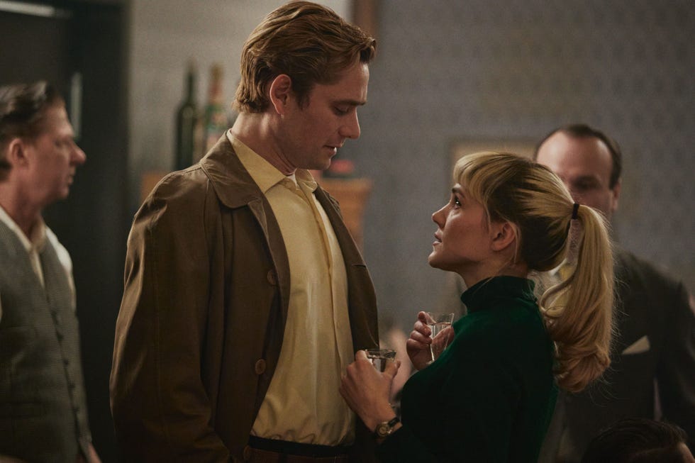 the new force. (l to r) hannes fohlin as oscar and agnes rase as siv in the new force. cr. courtesy of netflix © 2024