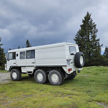 pinzgauer 6x6 military utility truck produced by magna steyr