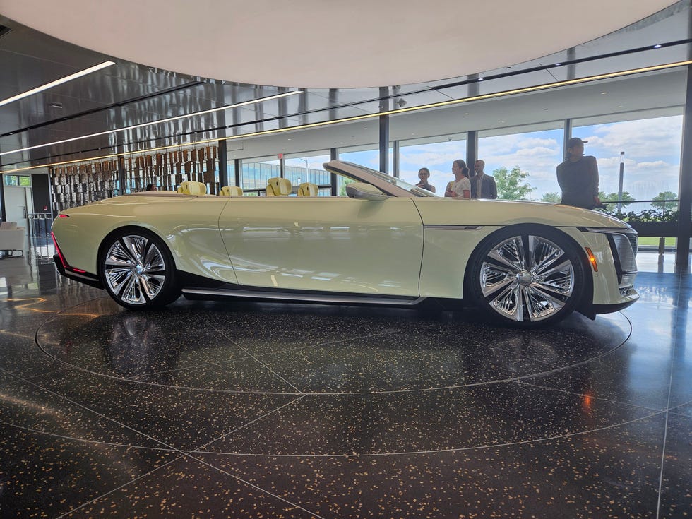 New Cadillac Sollei Concept Revives the Great American Convertible