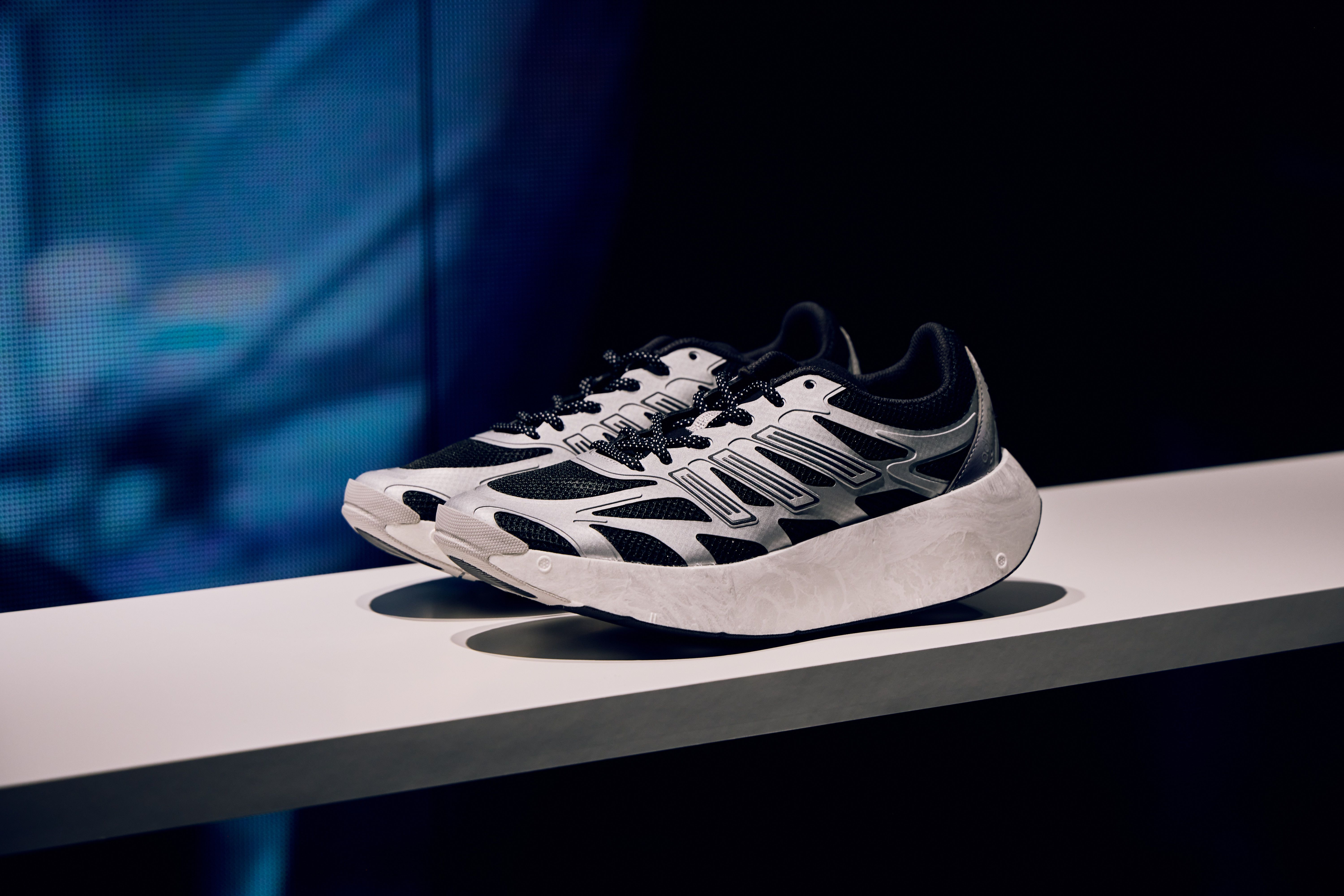 ★大人気★【adidas】駆け出したくなる! アディゼロ アルク ADIZERO ARUKU（アディゼロ アルク）初お披露目！「アディダス