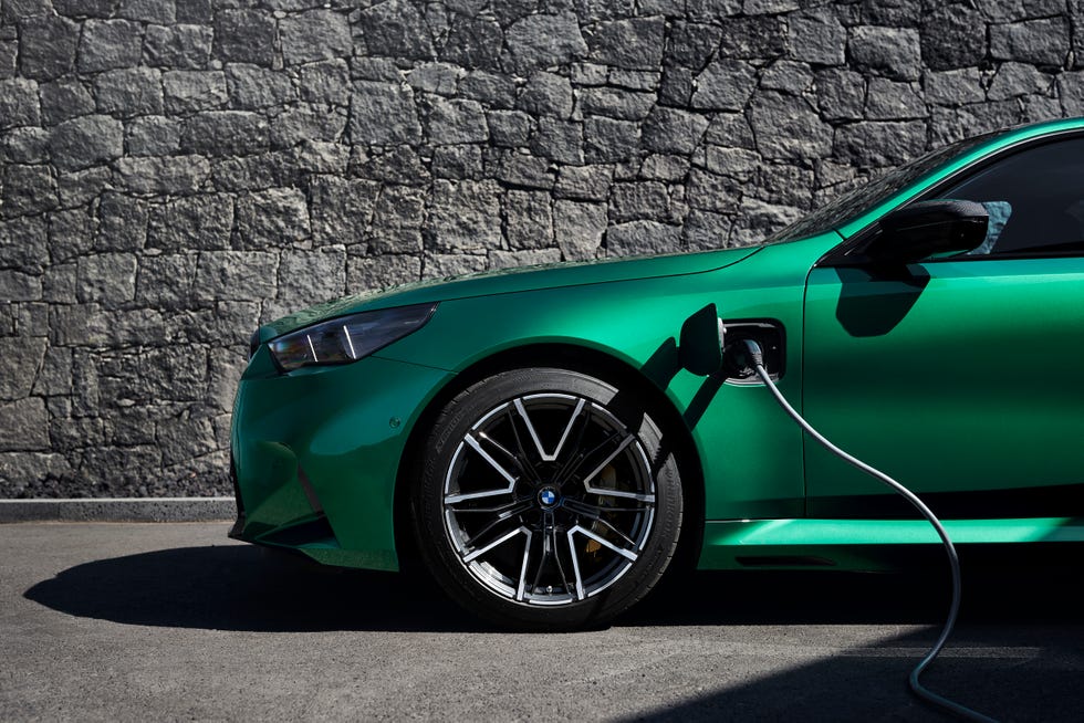20241014-bmw-m5-oe-01-671210cfbfccf.jpg