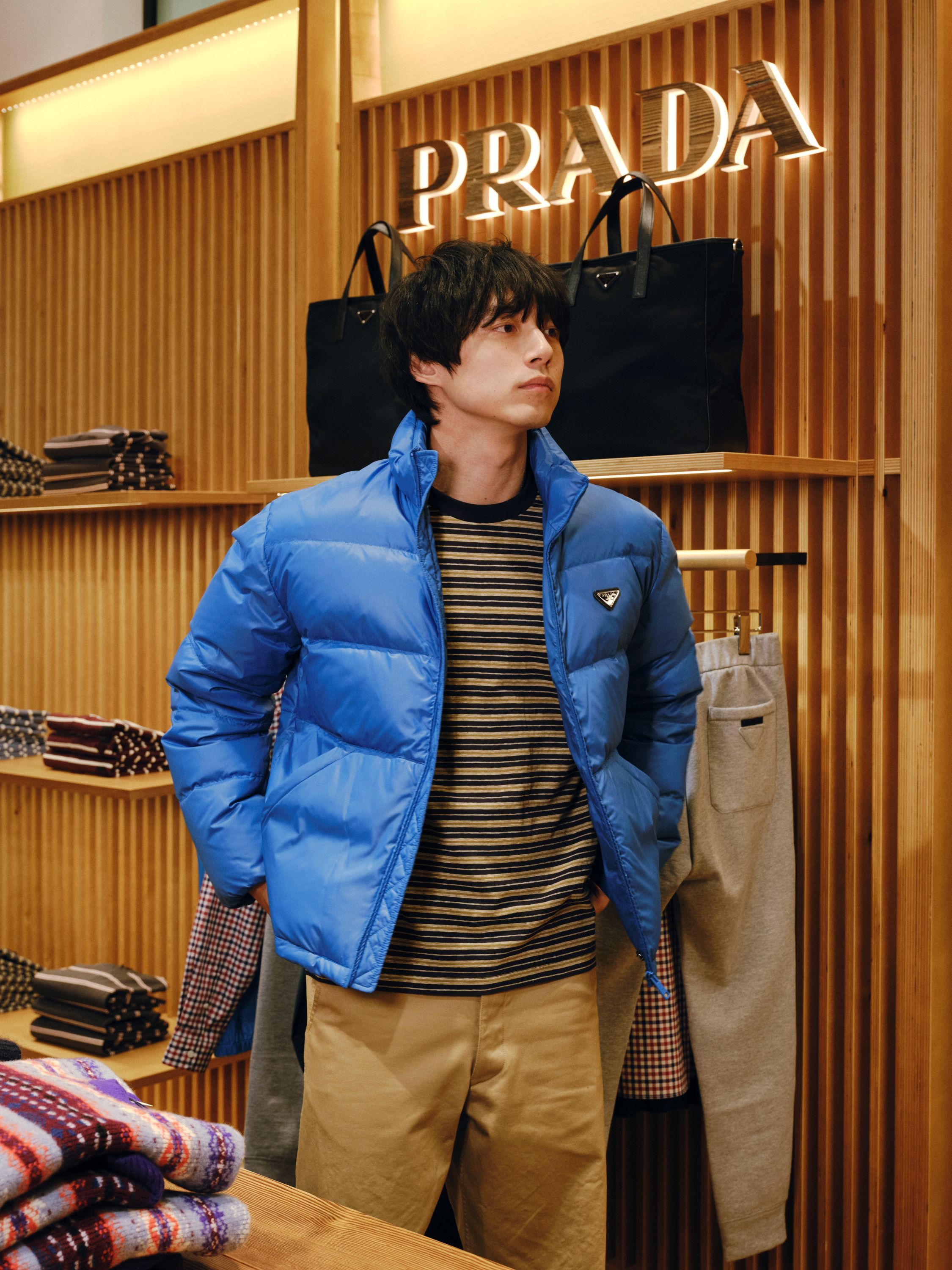 坂口健太郎とプラダで探すベストバイ【スモールレザーグッズ編