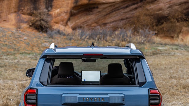 2025 toyota 4runner roll down rear window teaser